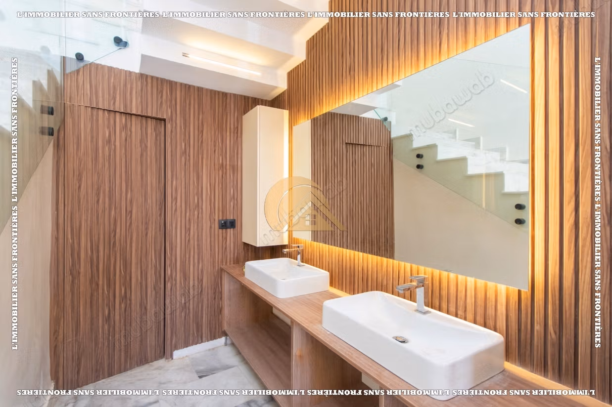 Empty villa with swimming pool and private garden for sale in Targa