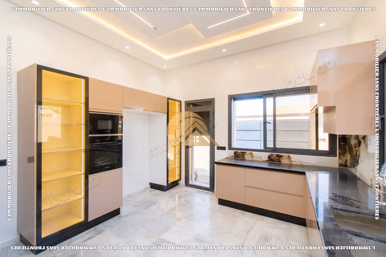 Empty villa with swimming pool and private garden for sale in Targa