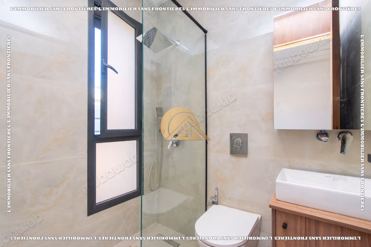 Empty villa with swimming pool and private garden for sale in Targa