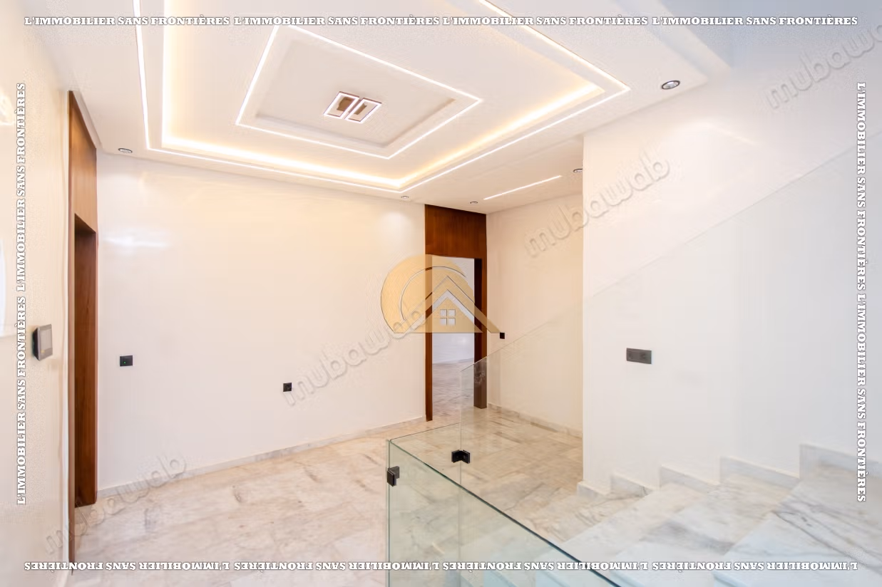 Empty villa with swimming pool and private garden for sale in Targa
