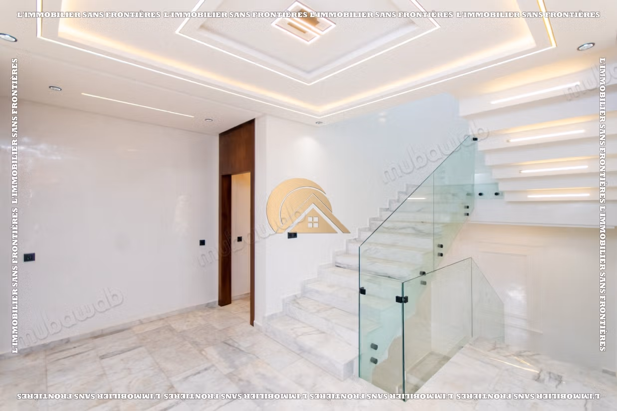 Empty villa with swimming pool and private garden for sale in Targa
