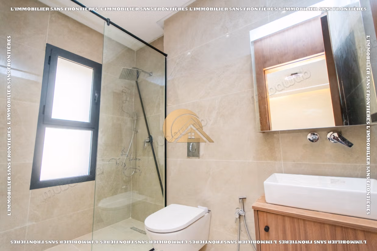 Empty villa with swimming pool and private garden for sale in Targa