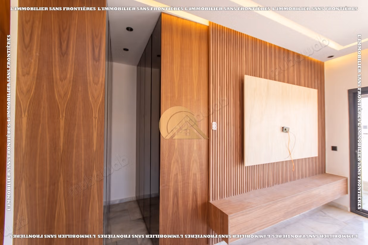 Empty villa with swimming pool and private garden for sale in Targa
