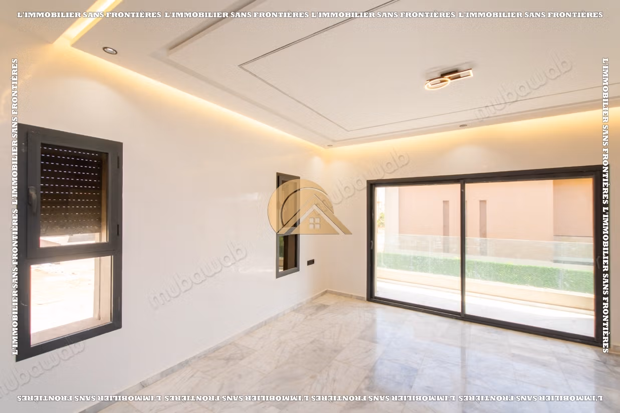 Empty villa with swimming pool and private garden for sale in Targa