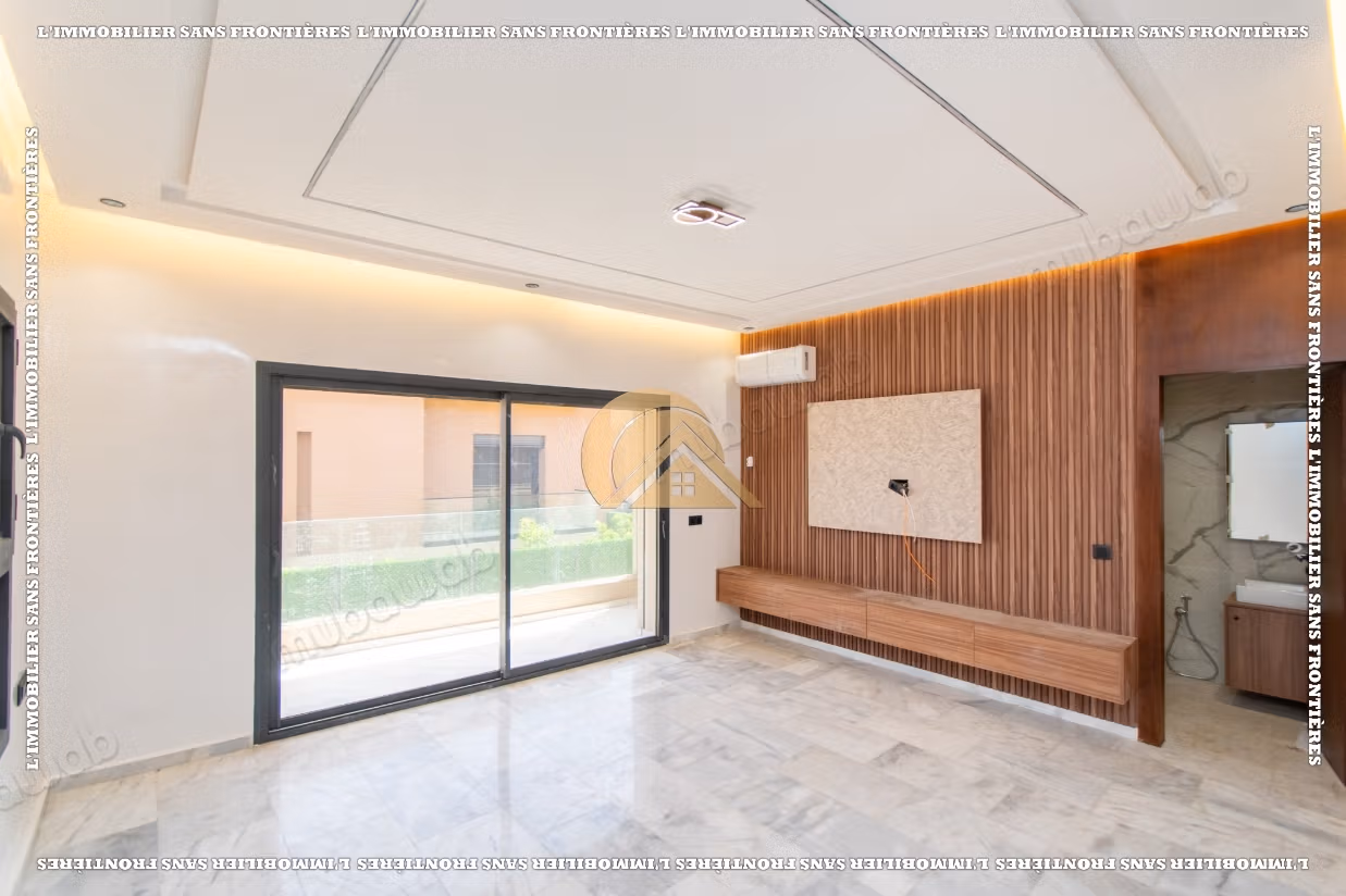 Empty villa with swimming pool and private garden for sale in Targa