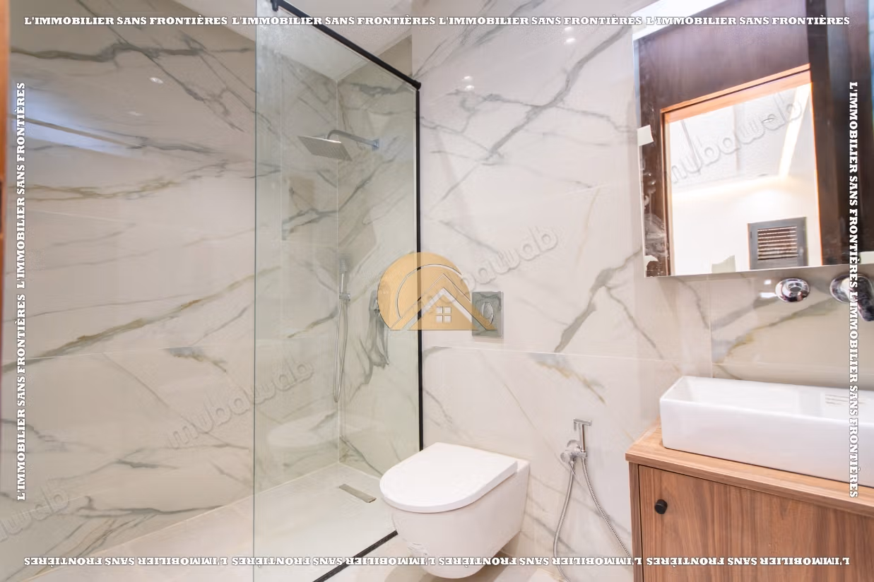 Empty villa with swimming pool and private garden for sale in Targa