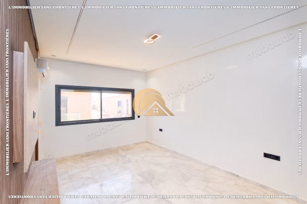 Empty villa with swimming pool and private garden for sale in Targa