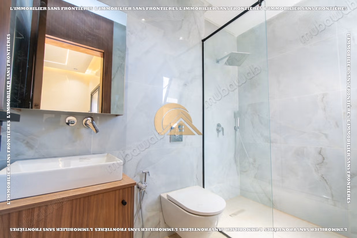 Empty villa with swimming pool and private garden for sale in Targa