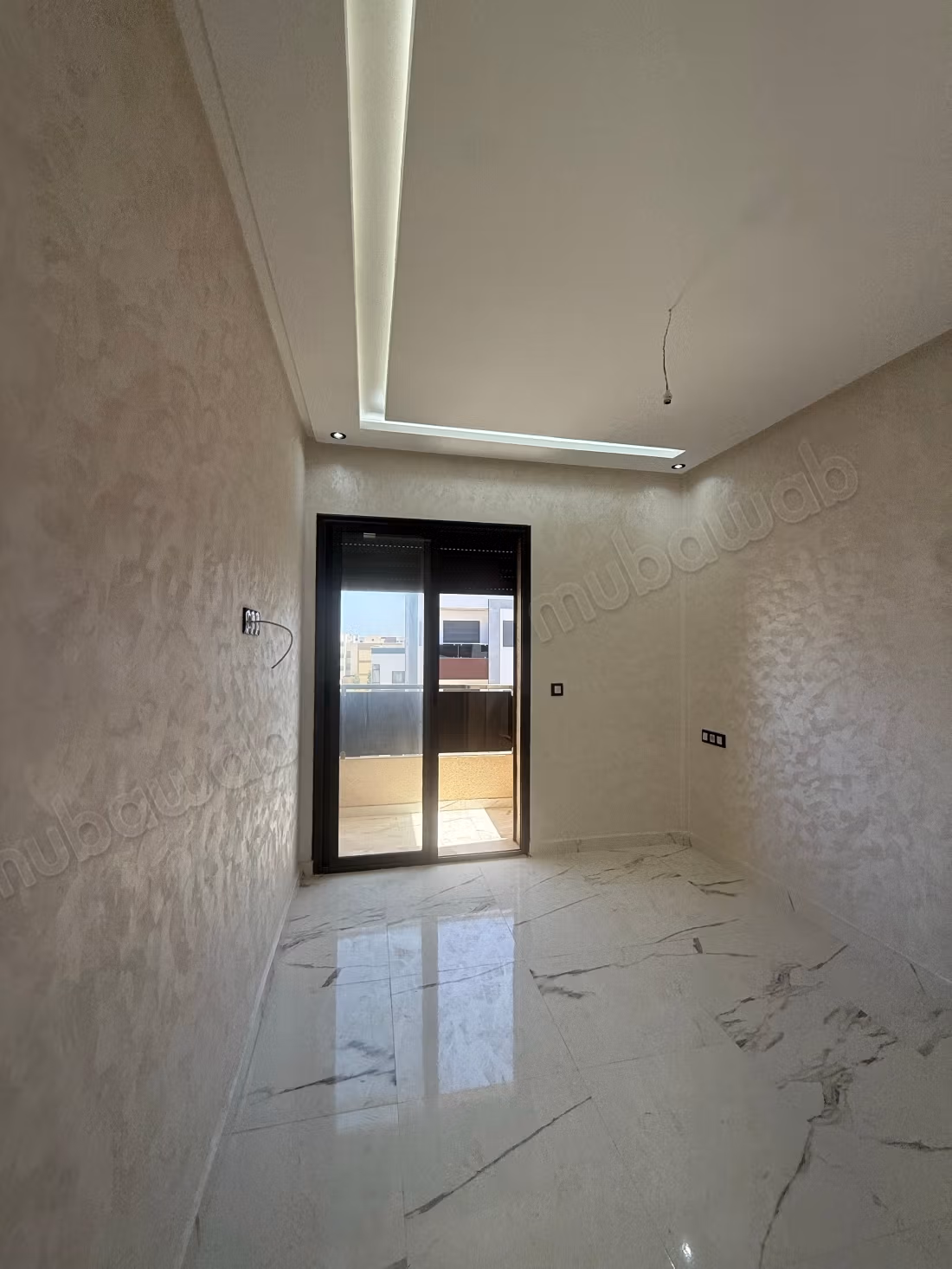 Hermoso apartamento en venta en la playa de Sidi Rahal. 3 habitaciones maravillosas. Puerta sólida y antena satelital