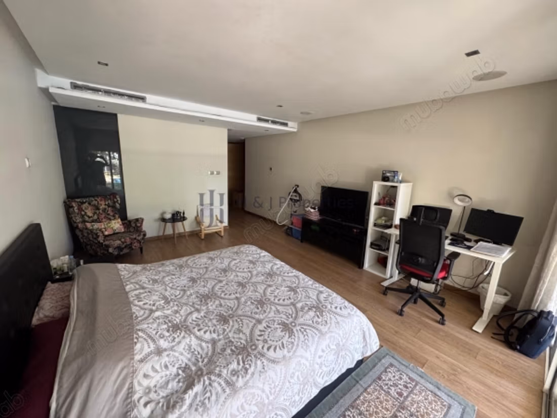 Semi-furnished T5 Villa of 1200m² – Golf Front
