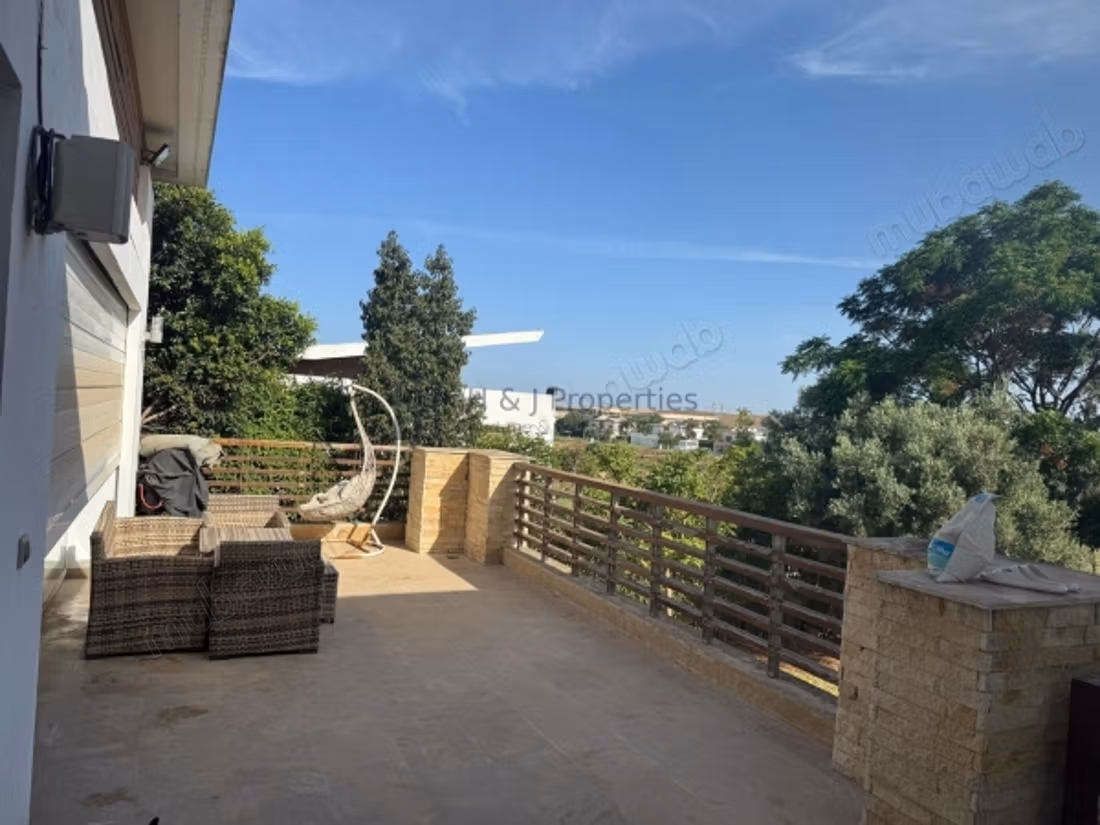 Semi-furnished T5 Villa of 1200m² – Golf Front