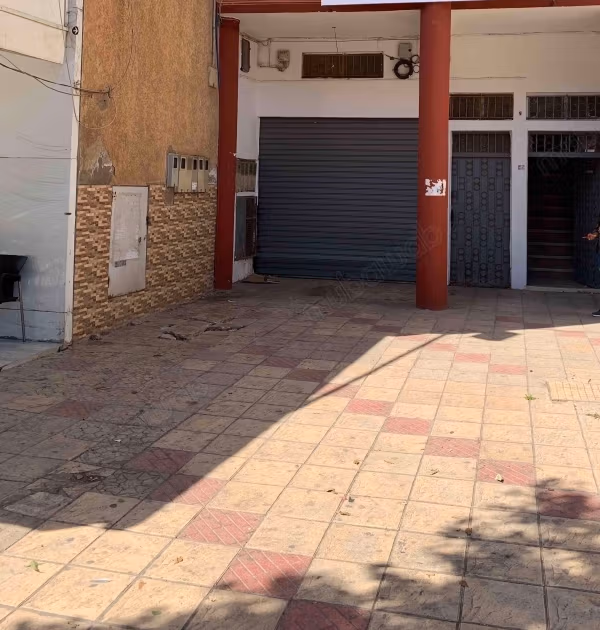Magasin 62m2 avec 2 façades