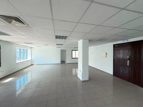 A louer 4 plateaux moderne au Lac 1