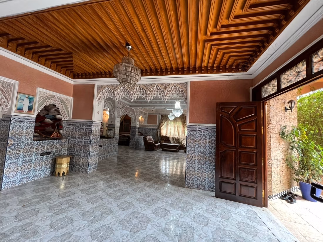 Belle maison à louer à Tarka. 7 belles chambres. Piscine, climatisation