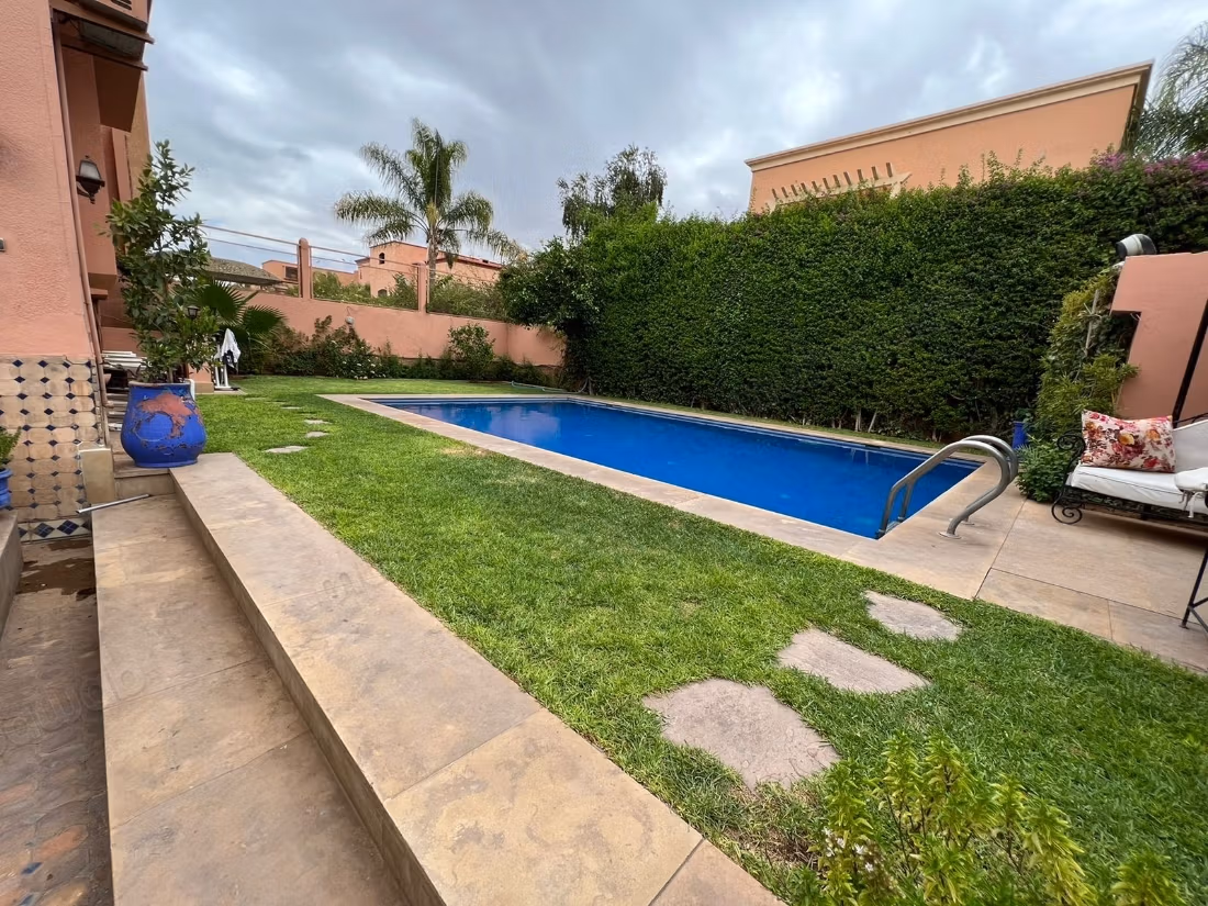 Belle maison à louer à Tarka. 7 belles chambres. Piscine, climatisation