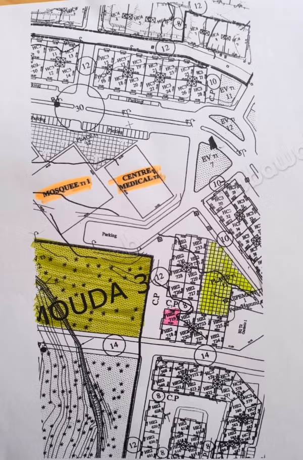 Terrain de 100 m², titre divisé, papiers complets, taxes payées, prêt à construire situé à Wiqaya ou Tamouda1