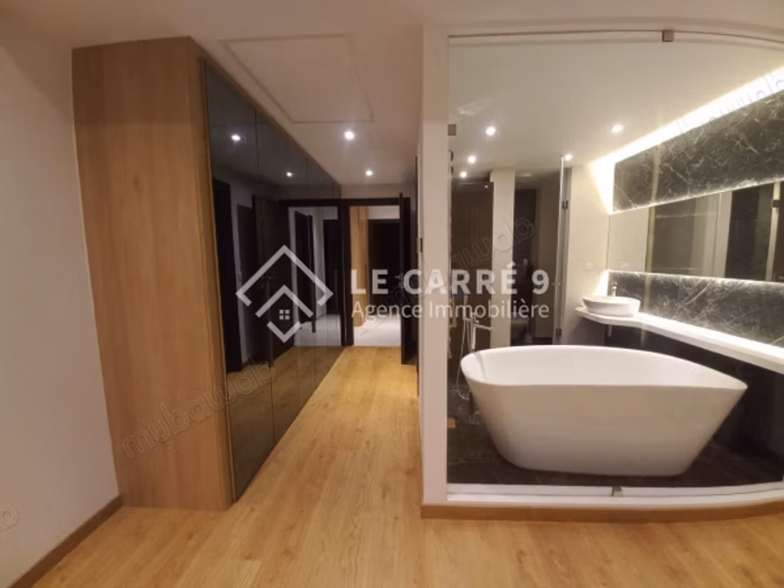 A louer s2 meublé avec piscine à Gammarth supérieu