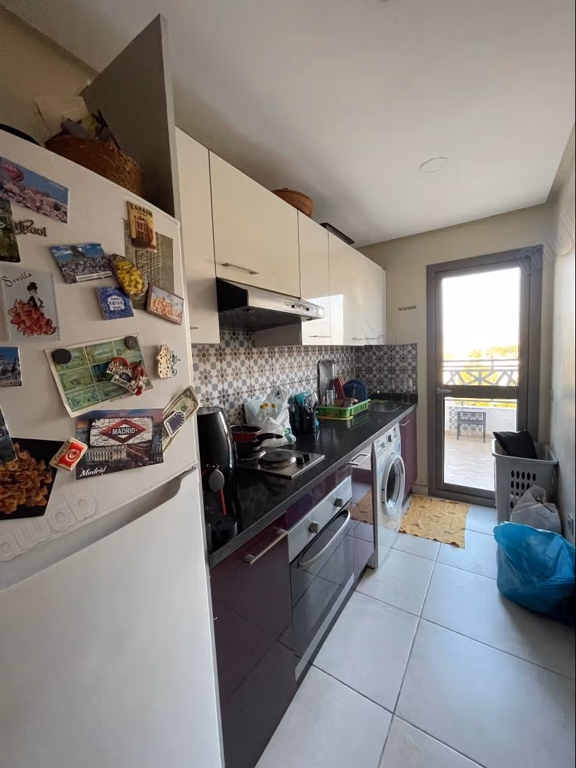 شقة فارغة دون رؤية مطلة مع terrace رائع