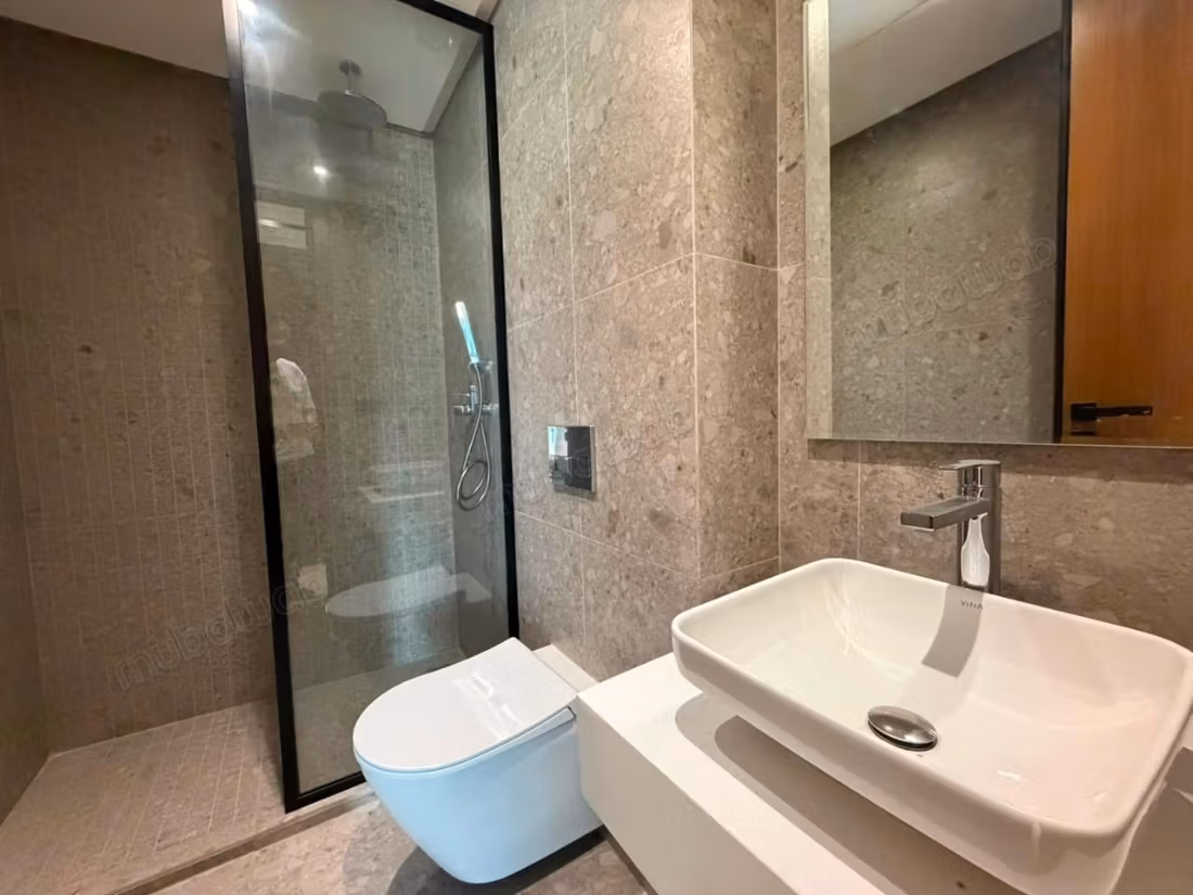 CFC/Magnifique 2 chambres vide – Terrasse