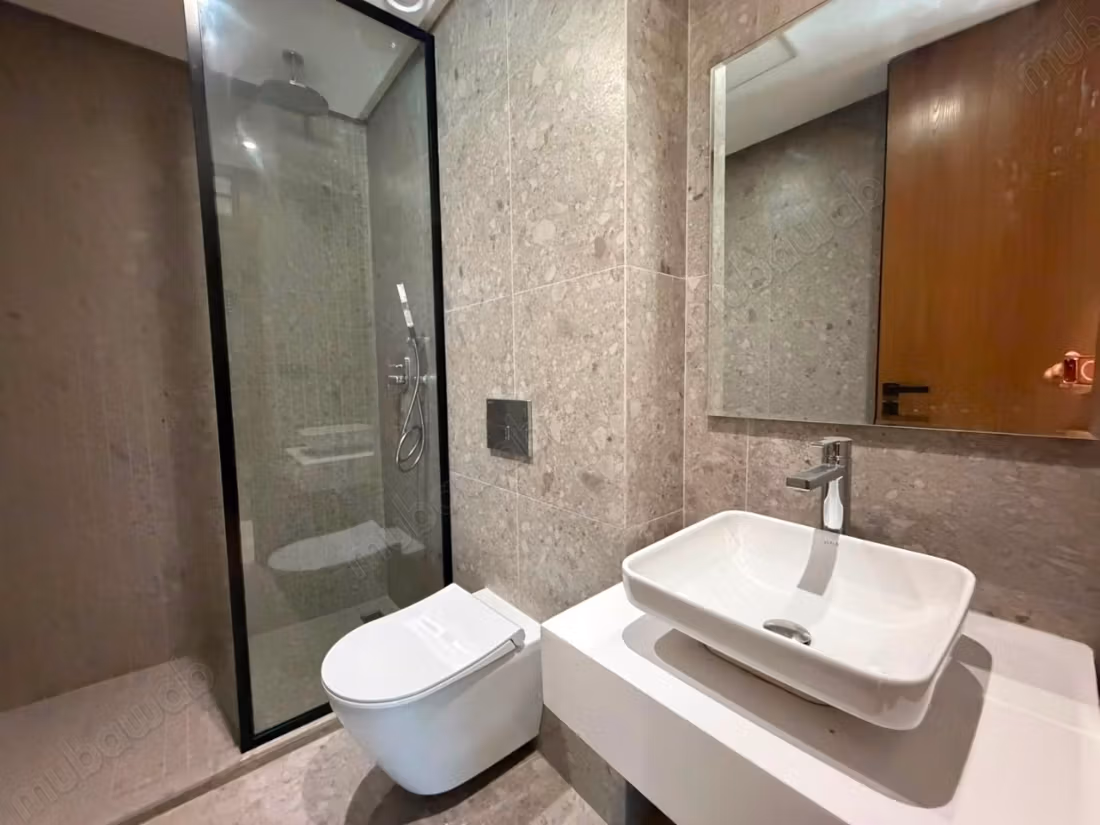 CFC/Magnifique 2 chambres vide – Terrasse