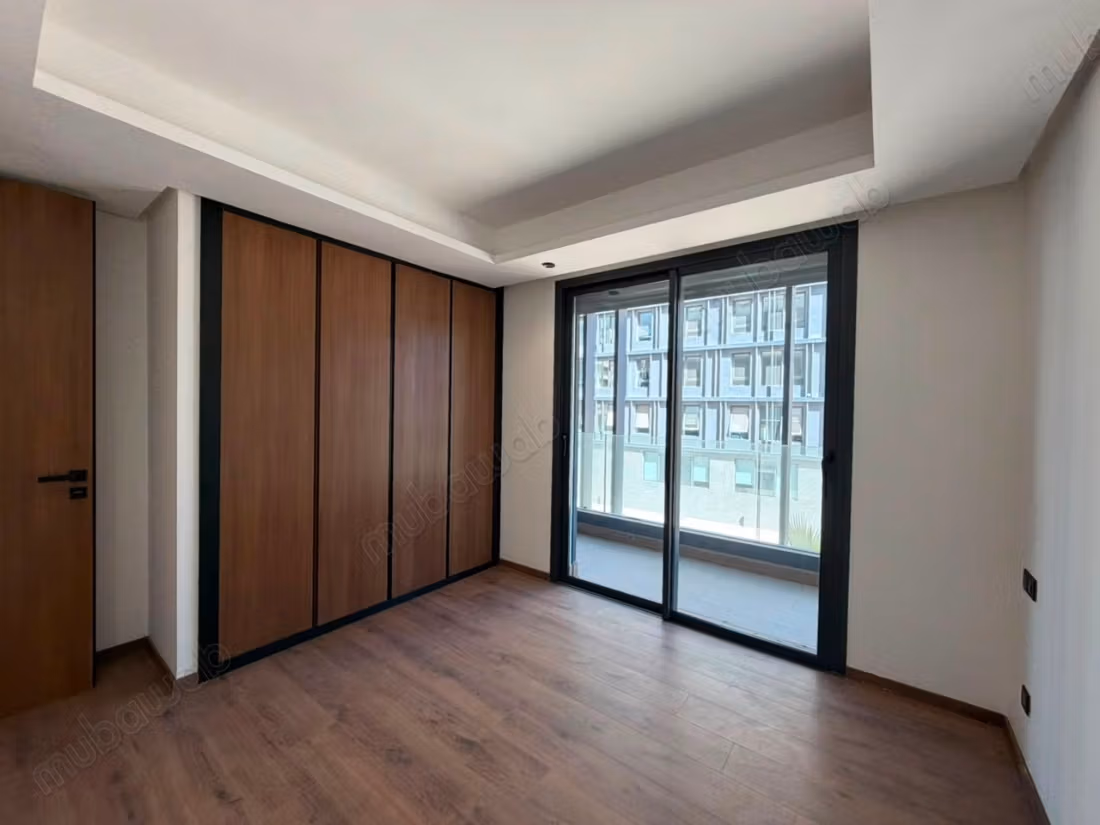 CFC/Magnifique 2 chambres vide – Terrasse