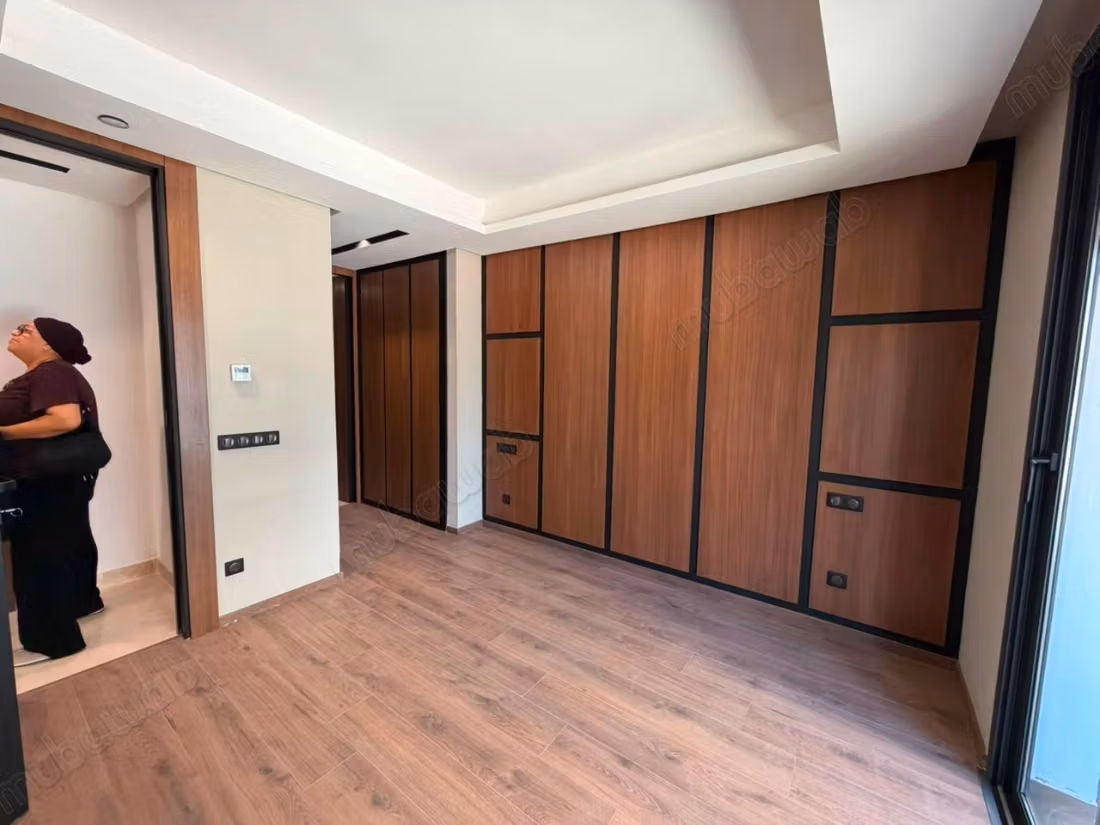 CFC/Magnifique 2 chambres vide – Terrasse