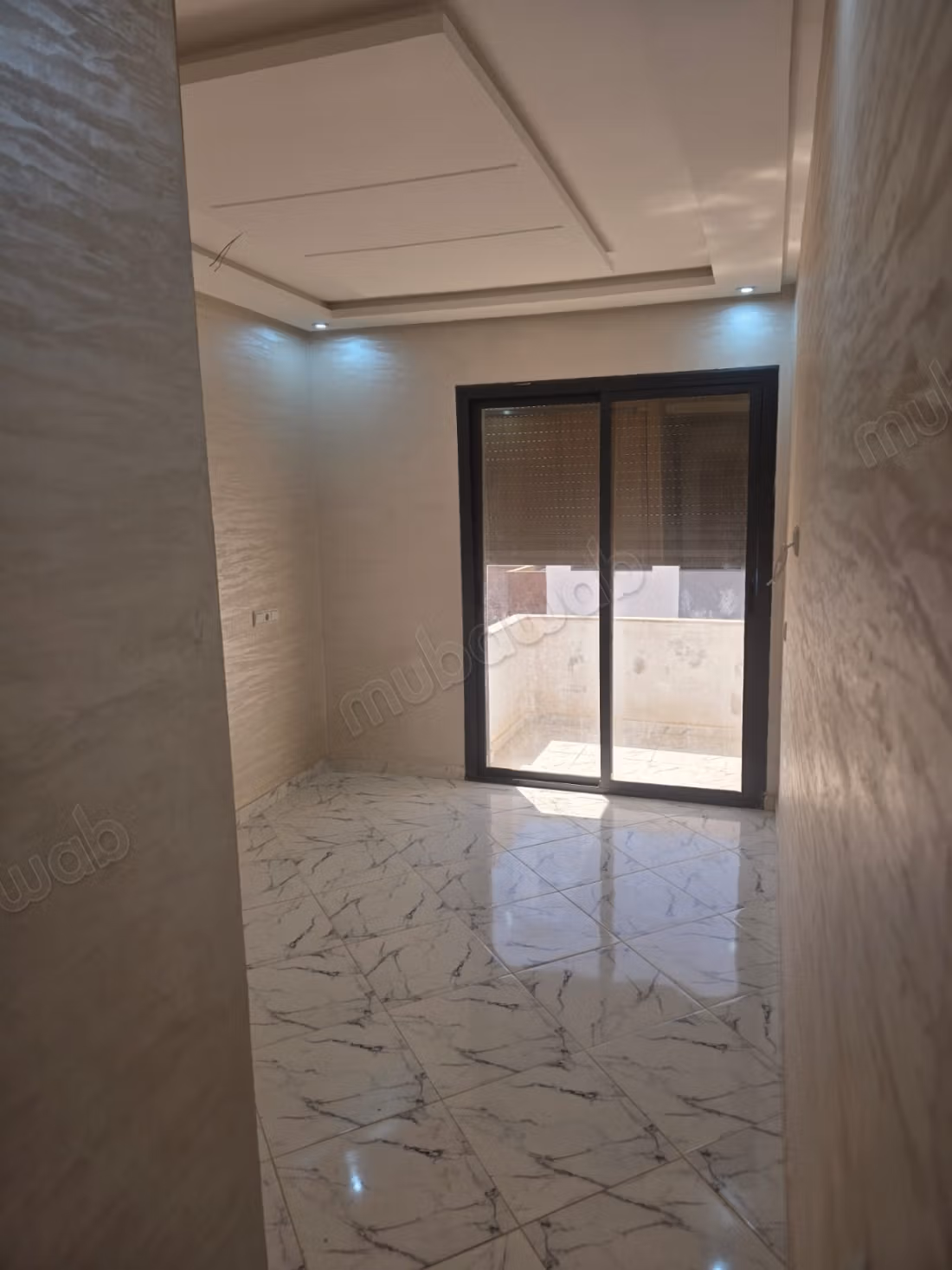 Appartement à vendre à Sidi Haji. 3 pièces magnifiques. Parking et balcon