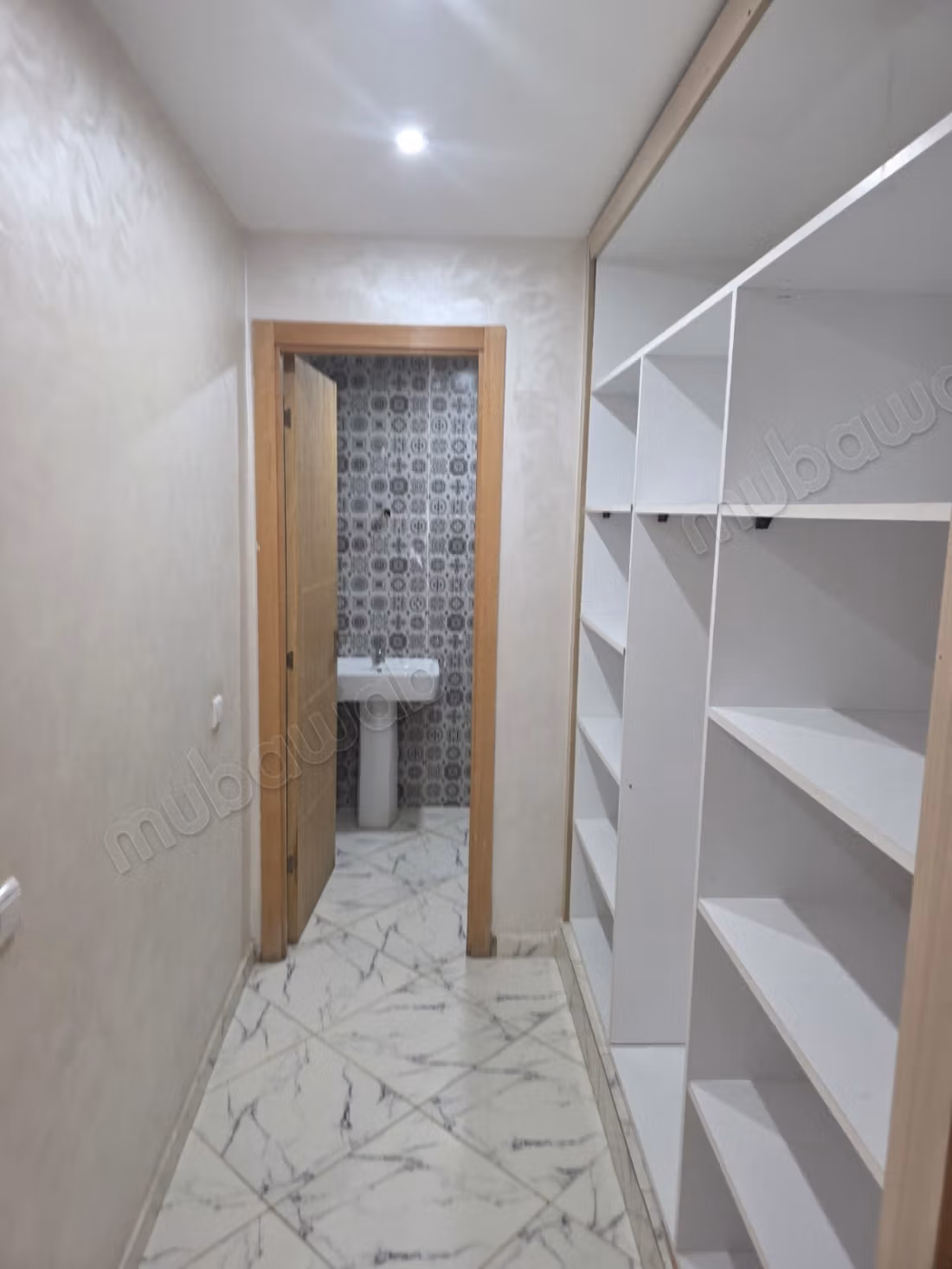 Appartement à vendre à Sidi Haji. 3 pièces magnifiques. Parking et balcon