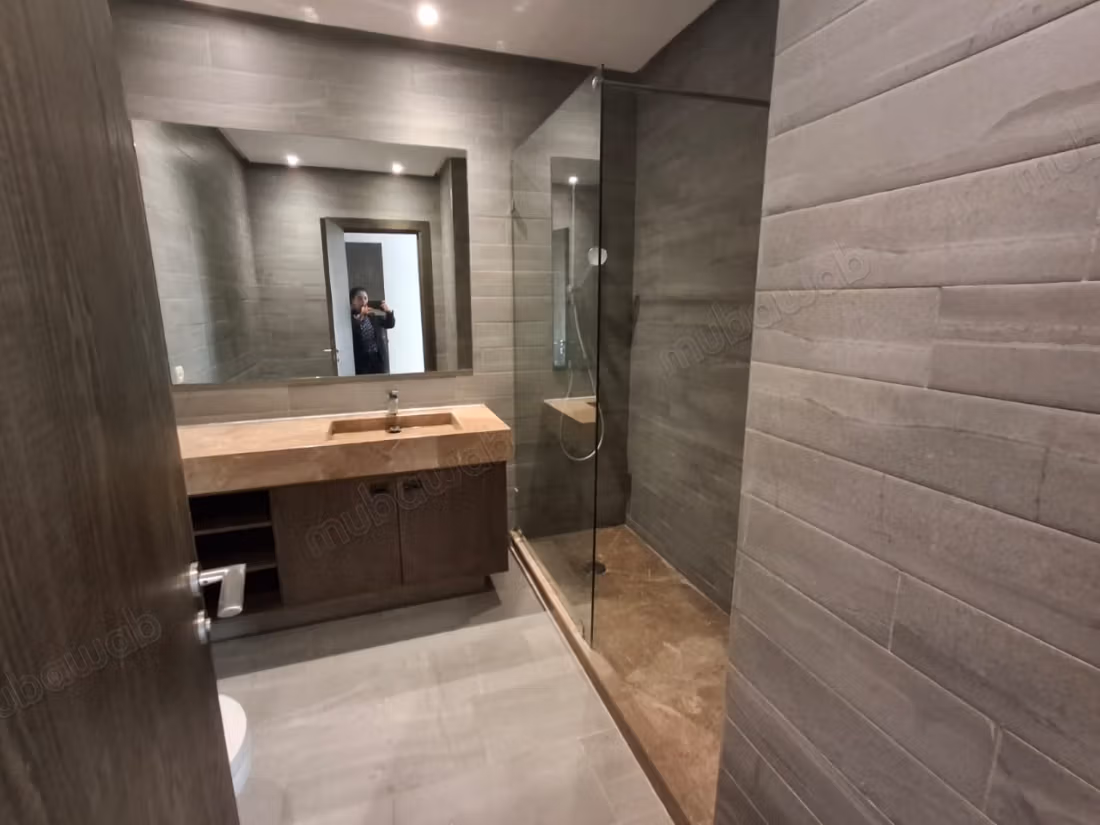 Appartement te huur in Ville Verte. Totale oppervlakte 180 m². Gemeubileerd