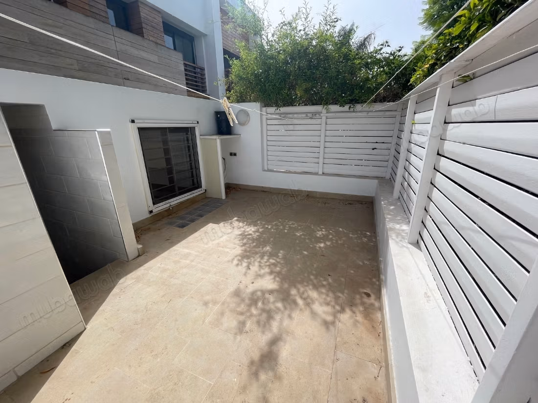 Superb villa for rent in Ville Verte. 6 comfortable rooms. Satellite dish and armored door