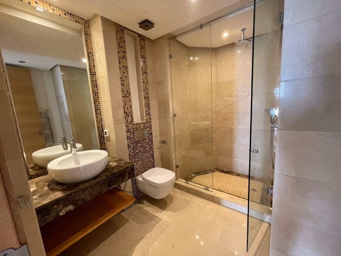 Superb villa for rent in Ville Verte. 6 comfortable rooms. Satellite dish and armored door