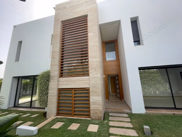 Superbe villa à louer à Ville Verte. 
6 pièces confortables. 
Antenne parabolique et Porte blindée