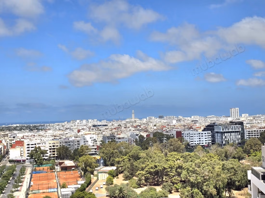 Bel appartamento in affitto a Casablanca Finance City. 4 camere confortevoli. Porta sicura e riscaldamento centralizzato