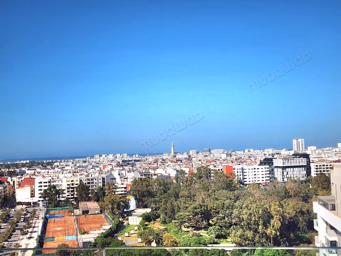Bel appartamento in affitto a Casablanca Finance City. 4 camere confortevoli. Porta sicura e riscaldamento centralizzato