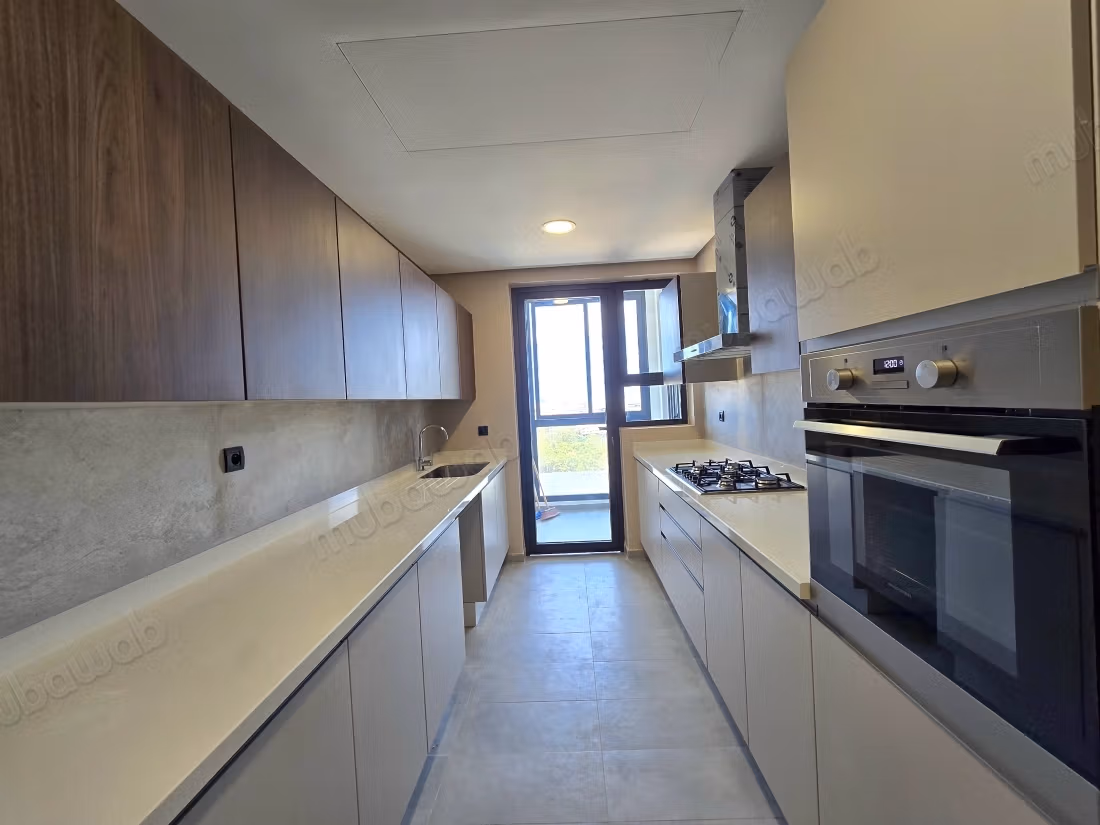 Bel appartamento in affitto a Casablanca Finance City. 4 camere confortevoli. Porta sicura e riscaldamento centralizzato