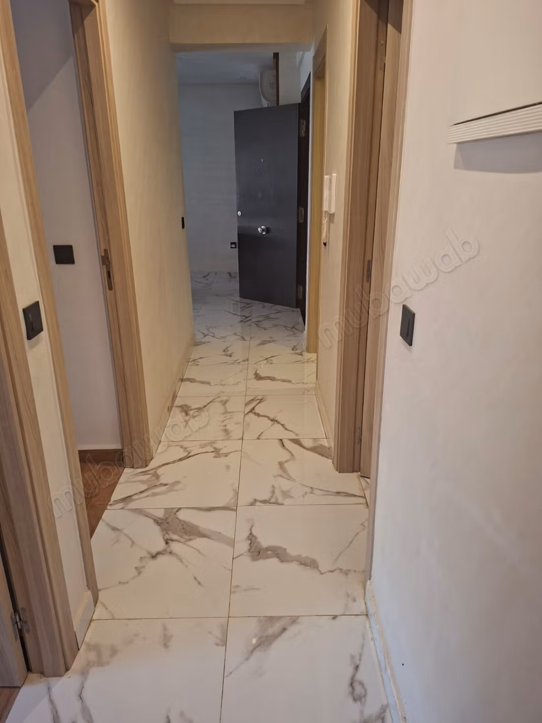 Location d'un appartement à Ouasis. 
2 chambres agréables. 
Parking et jardin