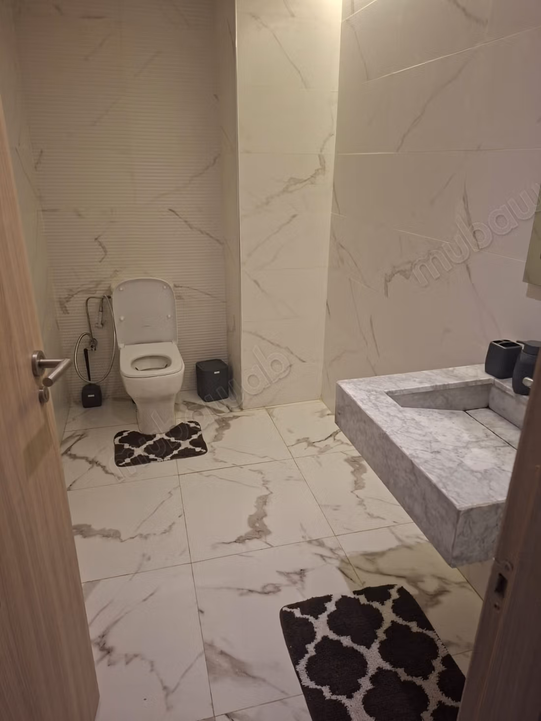 Location d'un appartement à Ouasis. 
2 chambres agréables. 
Parking et jardin
