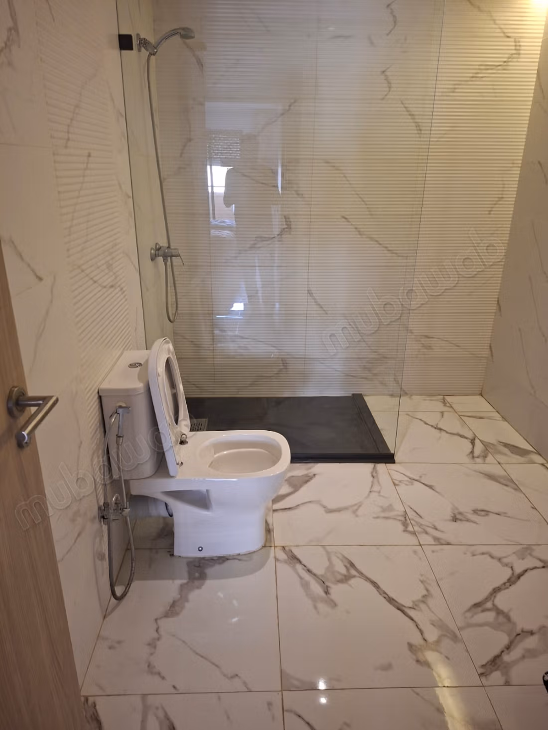 Location d'un appartement à Ouasis. 
2 chambres agréables. 
Parking et jardin