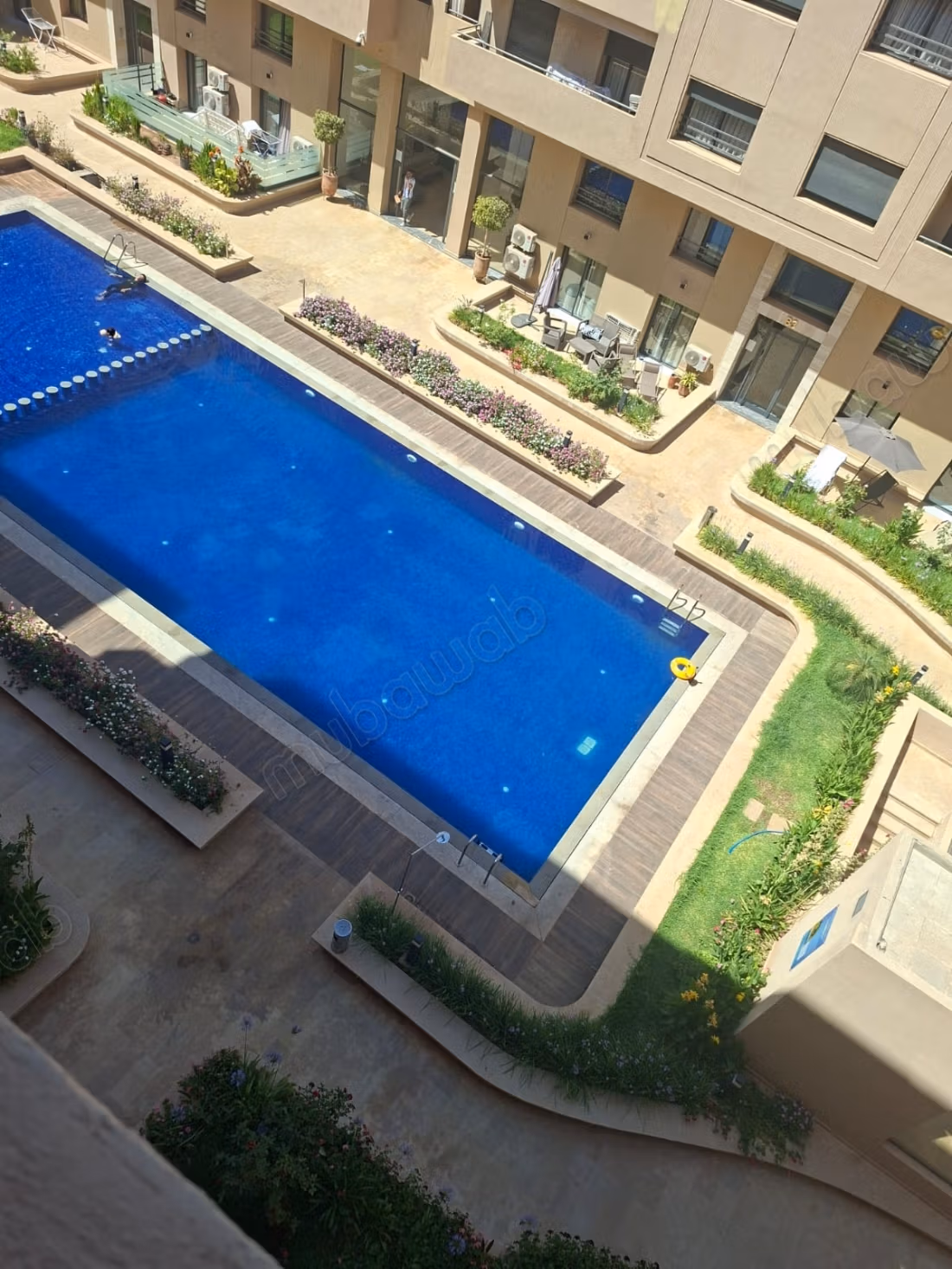 Location d'un appartement à Ouasis. 
2 chambres agréables. 
Parking et jardin