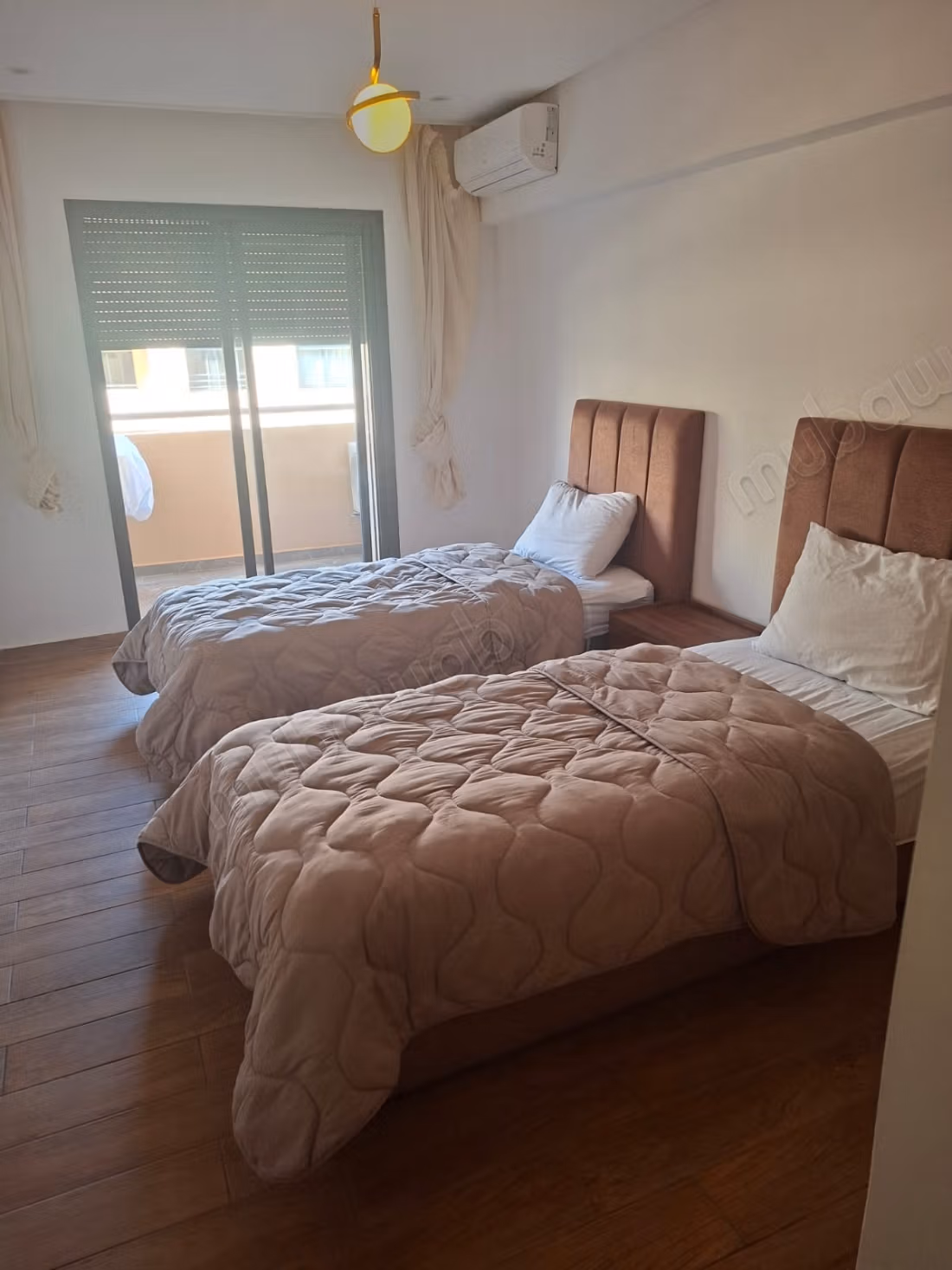 Location d'un appartement à Ouasis. 
2 chambres agréables. 
Parking et jardin