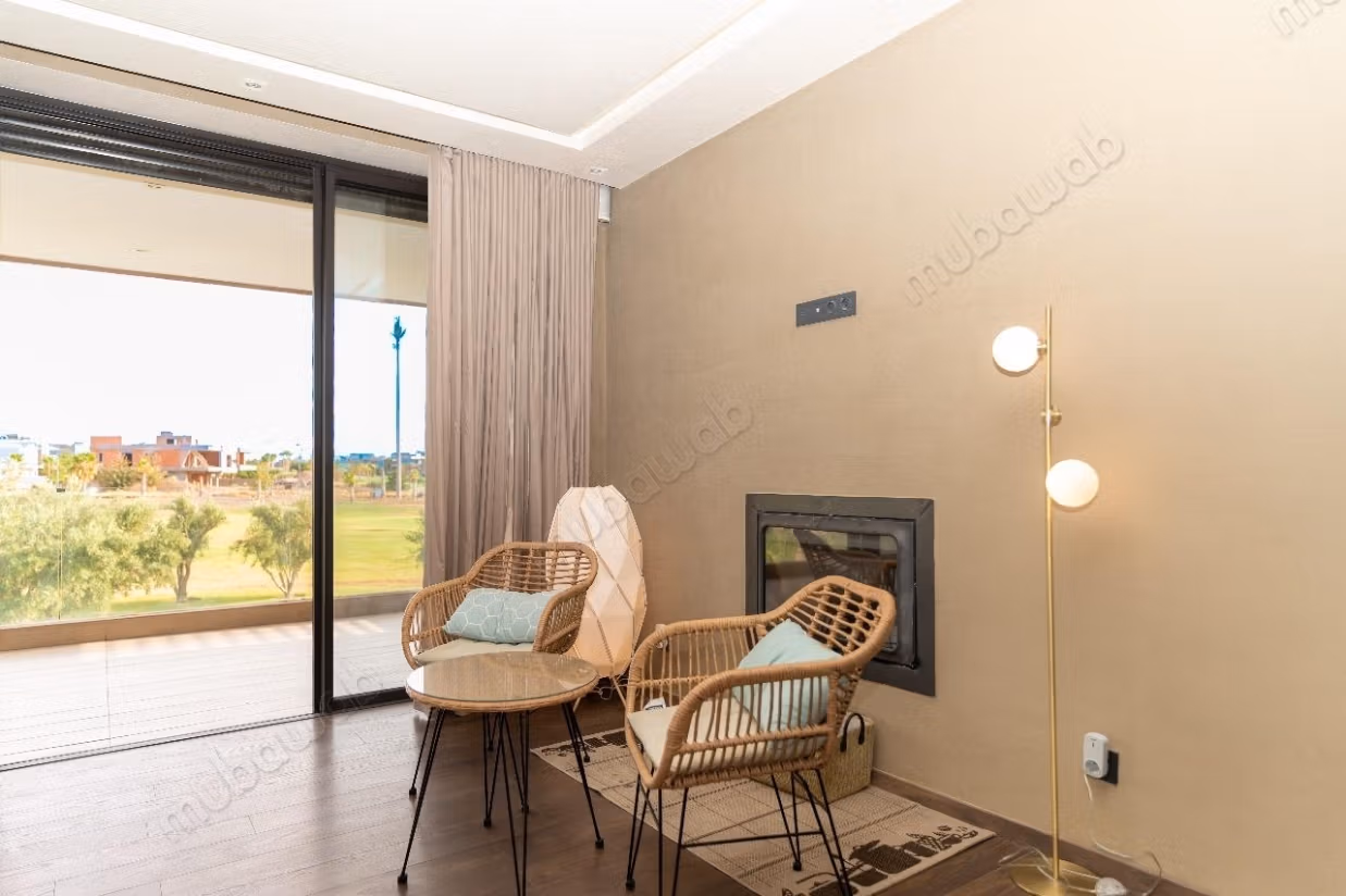 Villa moderna con 5 camere da letto in affitto LOM23056