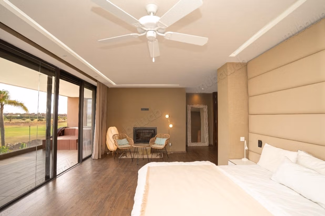 Villa moderna con 5 camere da letto in affitto LOM23056