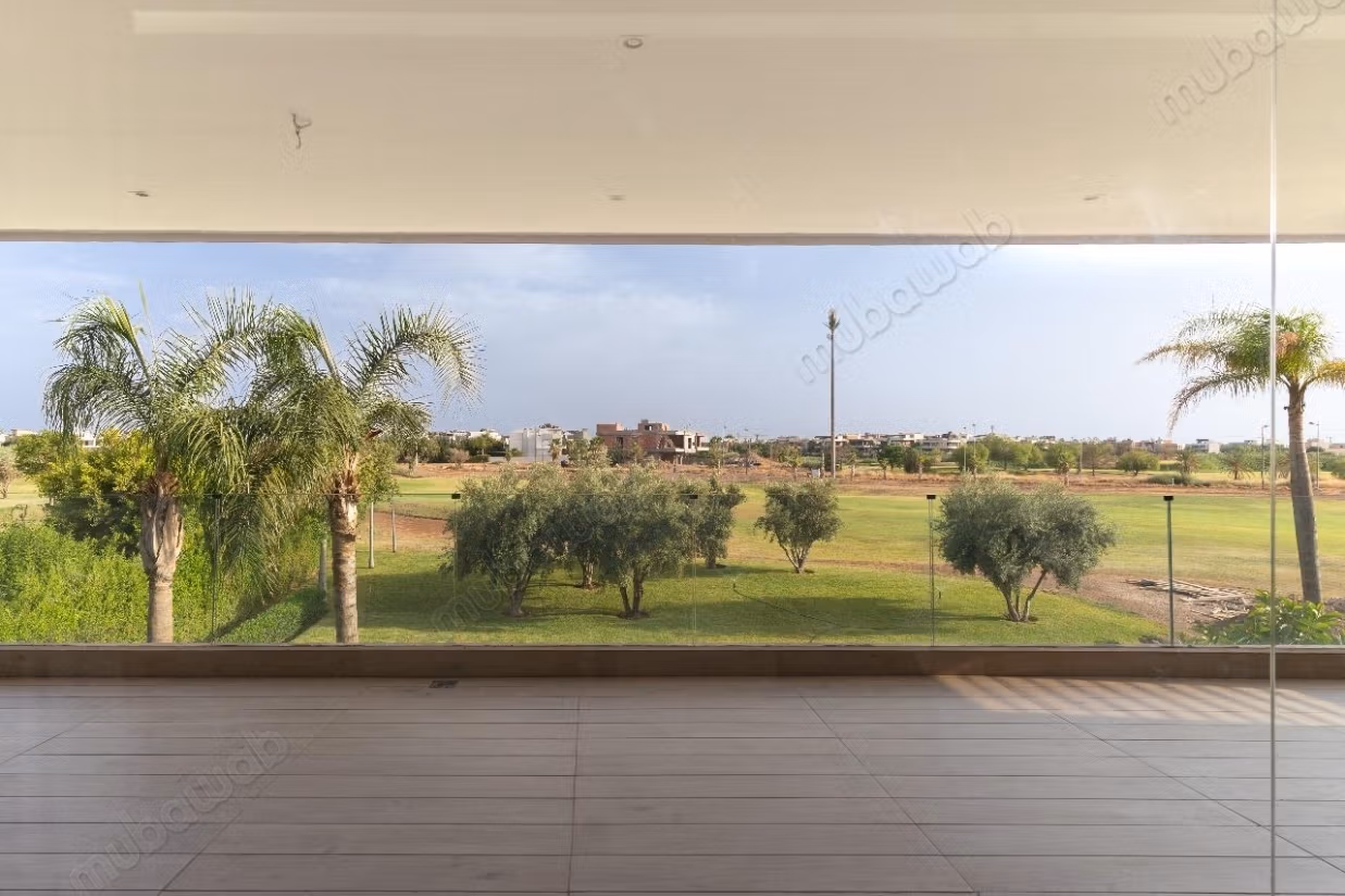 Villa moderna con 5 camere da letto in affitto LOM23056