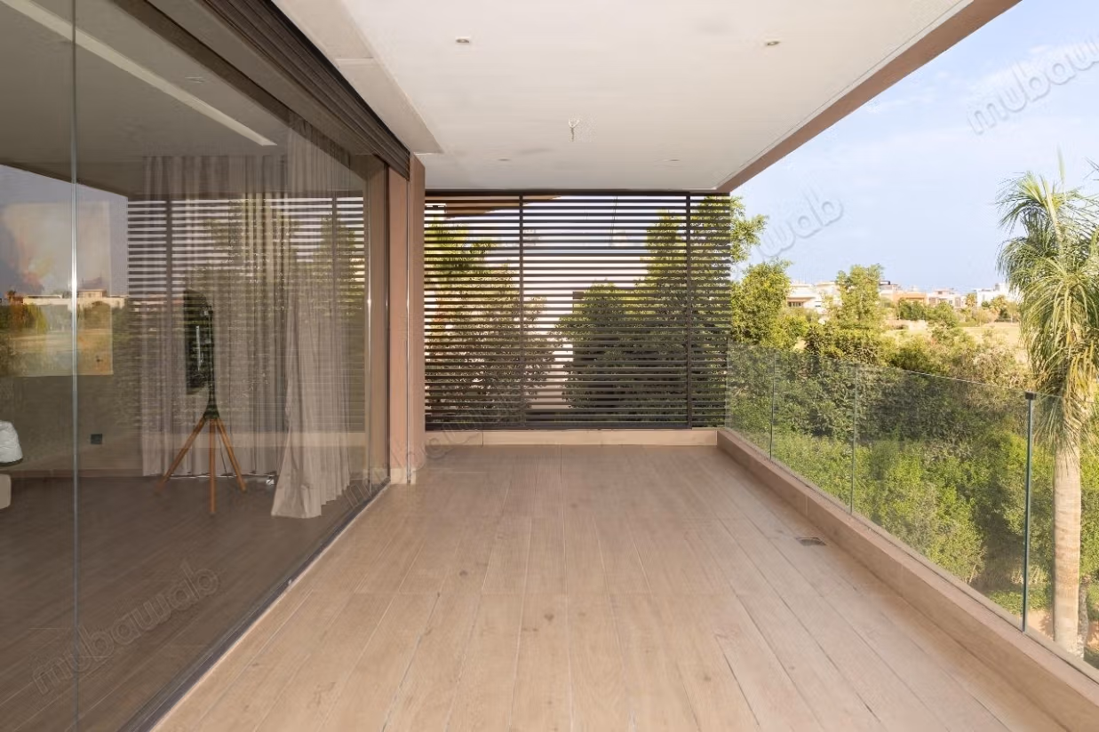 Villa moderna con 5 camere da letto in affitto LOM23056