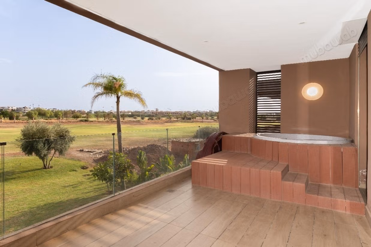 Villa moderna con 5 camere da letto in affitto LOM23056
