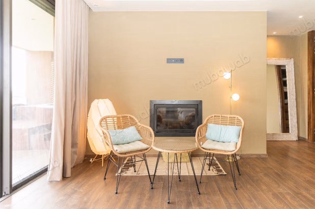 Villa moderna con 5 camere da letto in affitto LOM23056