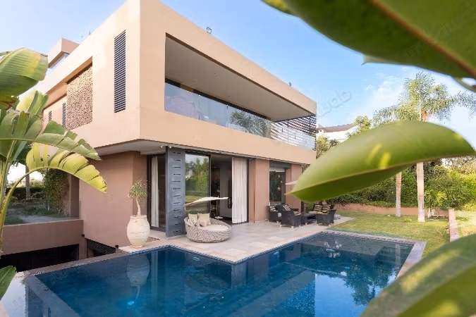 Modern villa with 5 bedrooms for rent LOM23056