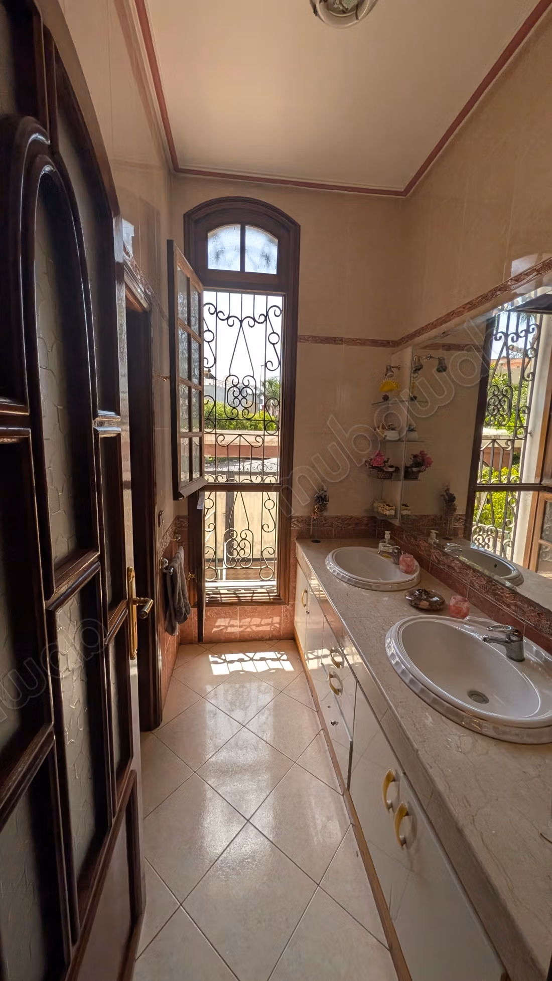 Somptueuse villa à vendre à Sidi Maarouf, 3 façades 468 M2