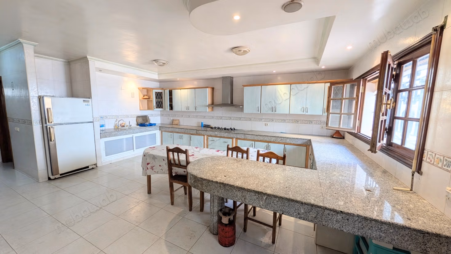 Somptueuse villa à vendre à Sidi Maarouf, 3 façades 468 M2
