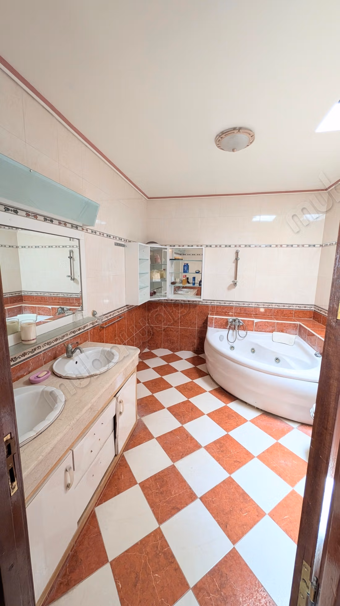 Somptueuse villa à vendre à Sidi Maarouf, 3 façades 468 M2